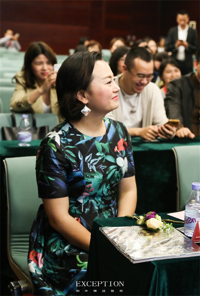 “十雅”魅力綻放，你們注意到女神手上的藍(lán)色錦魚(yú)了嗎？-別墅設(shè)計(jì),軟裝設(shè)計(jì),室內(nèi)設(shè)計(jì),豪宅設(shè)計(jì),深圳例外軟裝設(shè)計(jì)公司